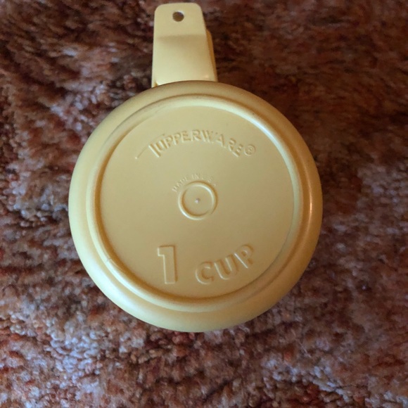 Vintage Tupperware Measuring cups Yellow set of 5 - Picture 4 of 4
